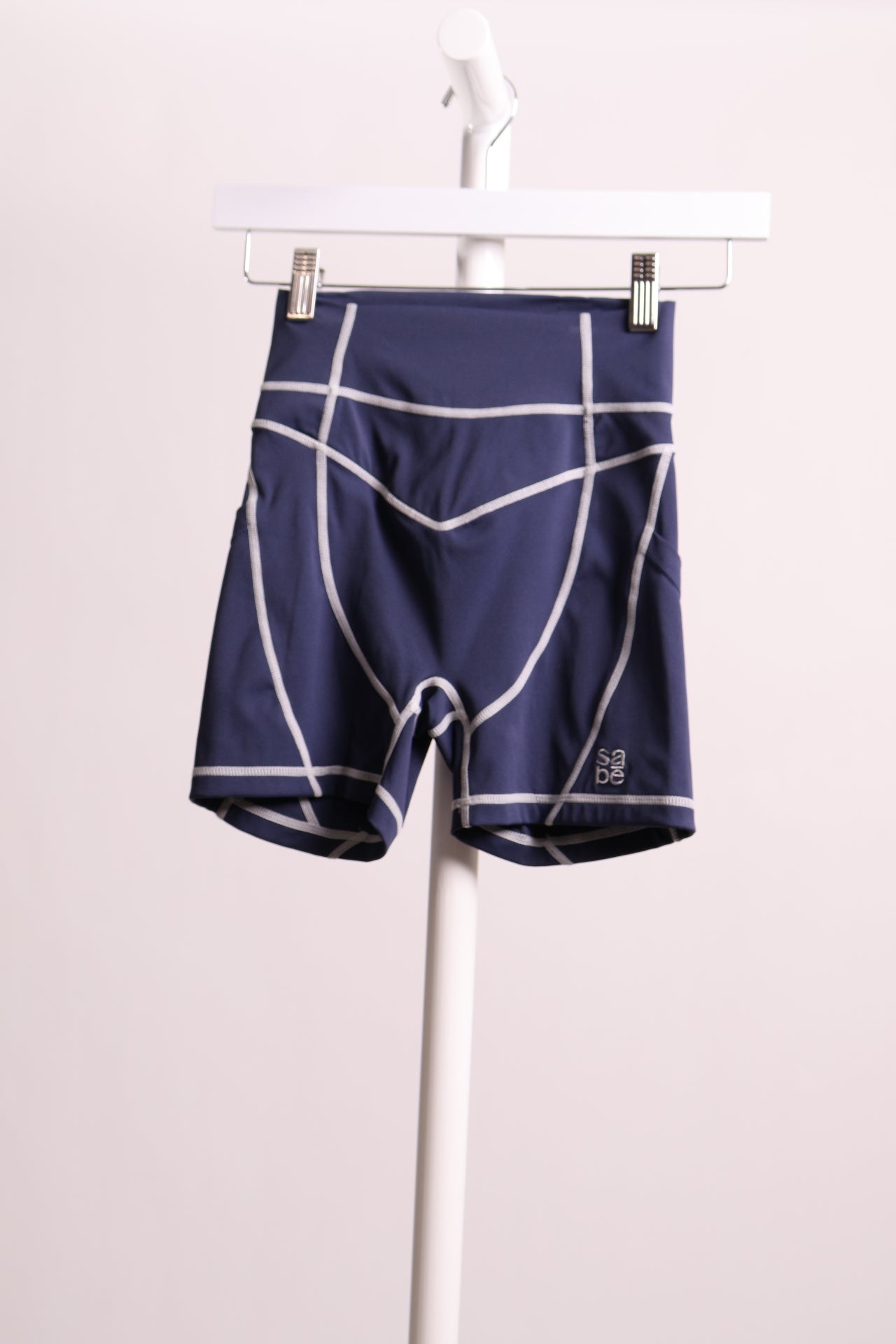 Legging court avec surcoutures et top assorti