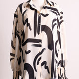 Chemise à motifs abstraits et à manches style nid d'abeille