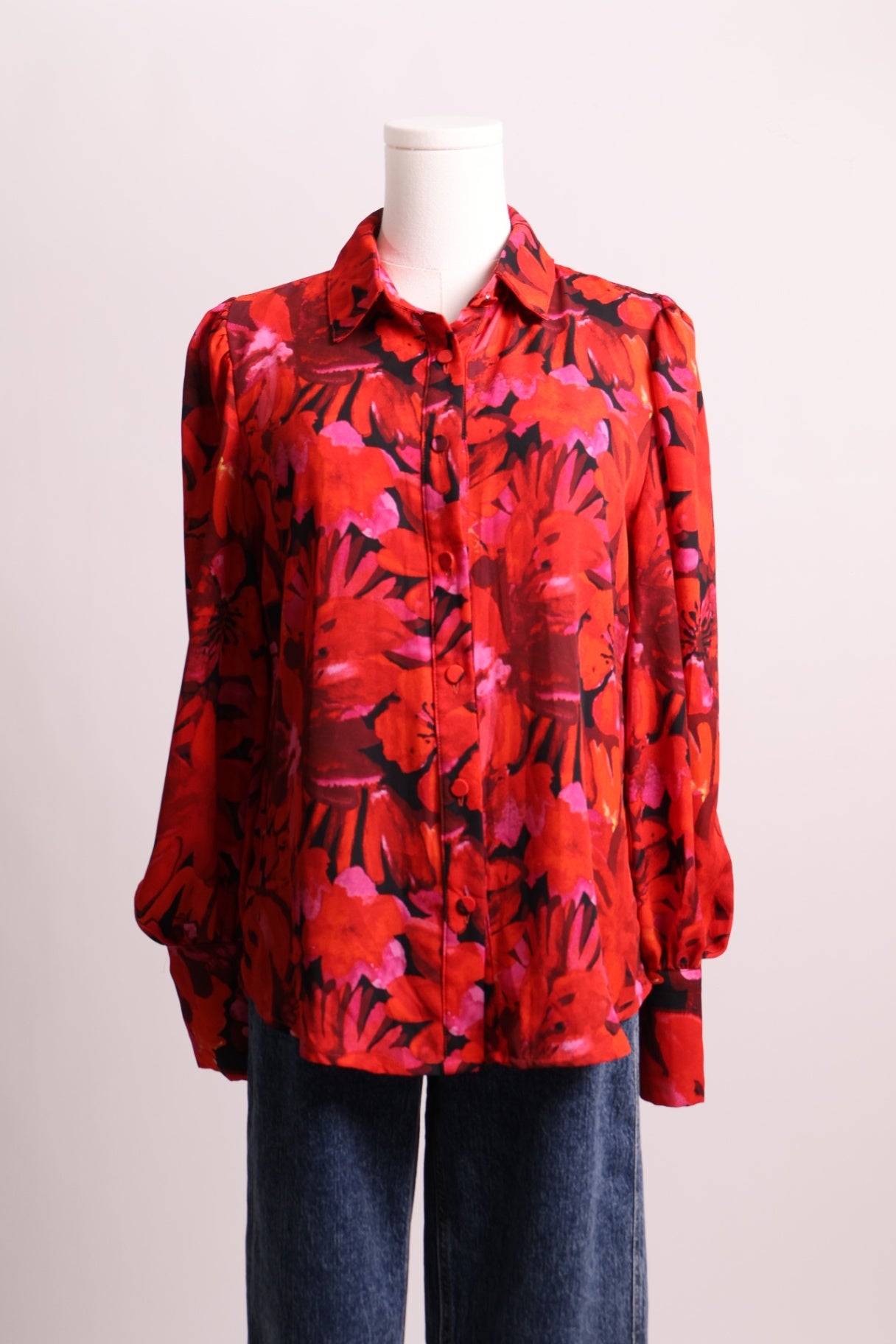Chemise à manches froncées aux épaules et motifs de fleurs