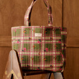 Sac fourre-tout avec motifs à carreaux et fleurs
