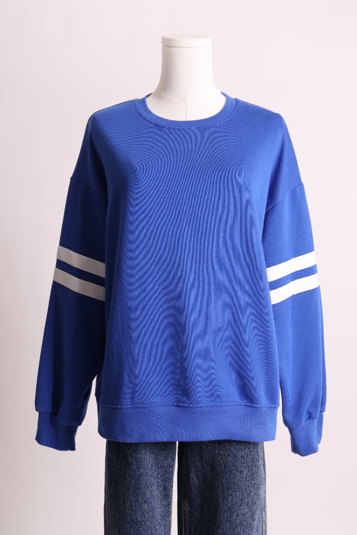 Chandail coupe crewneck avec rayures horizontales aux bras