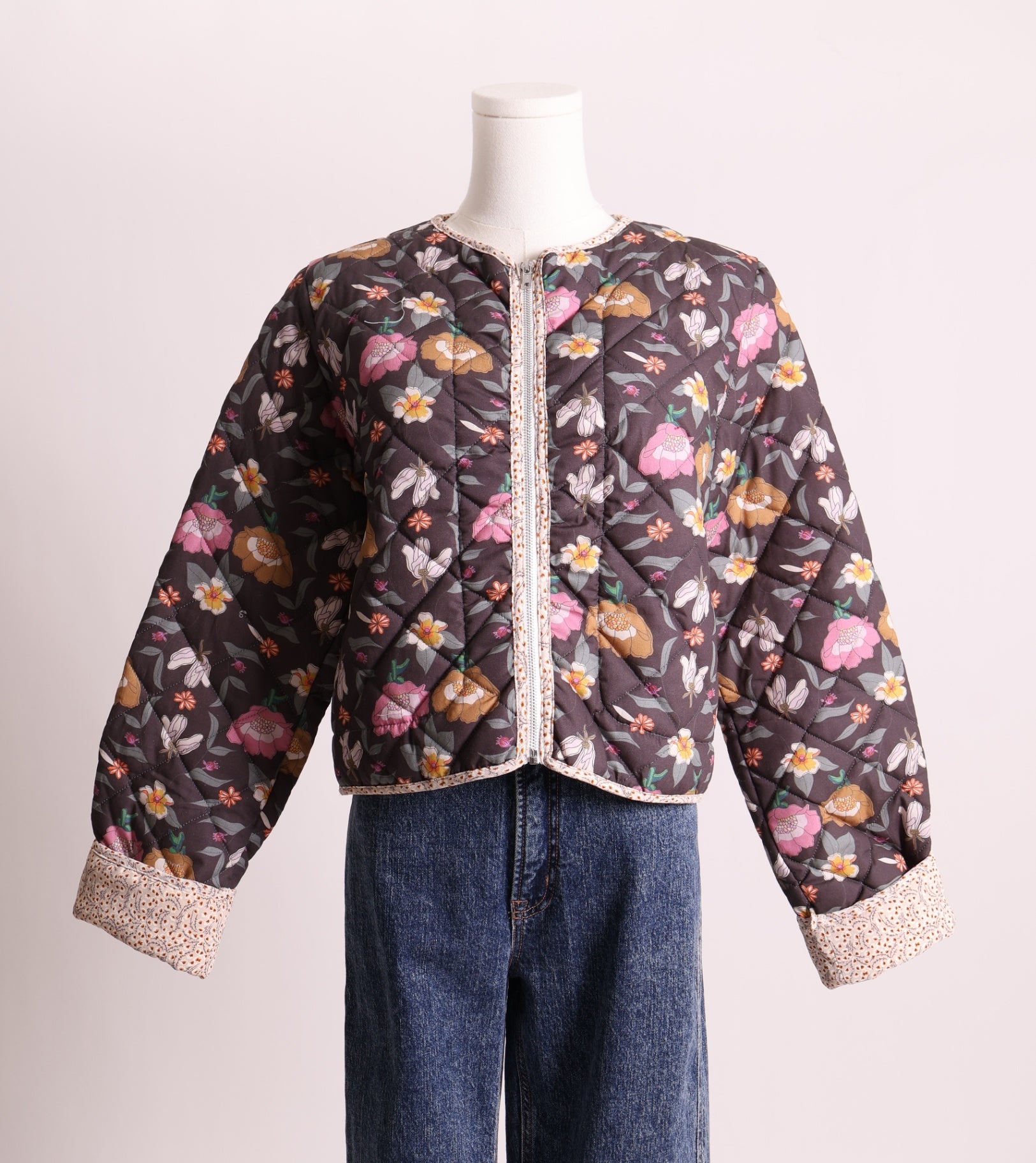 Manteau matelassé avec motif de fleurs