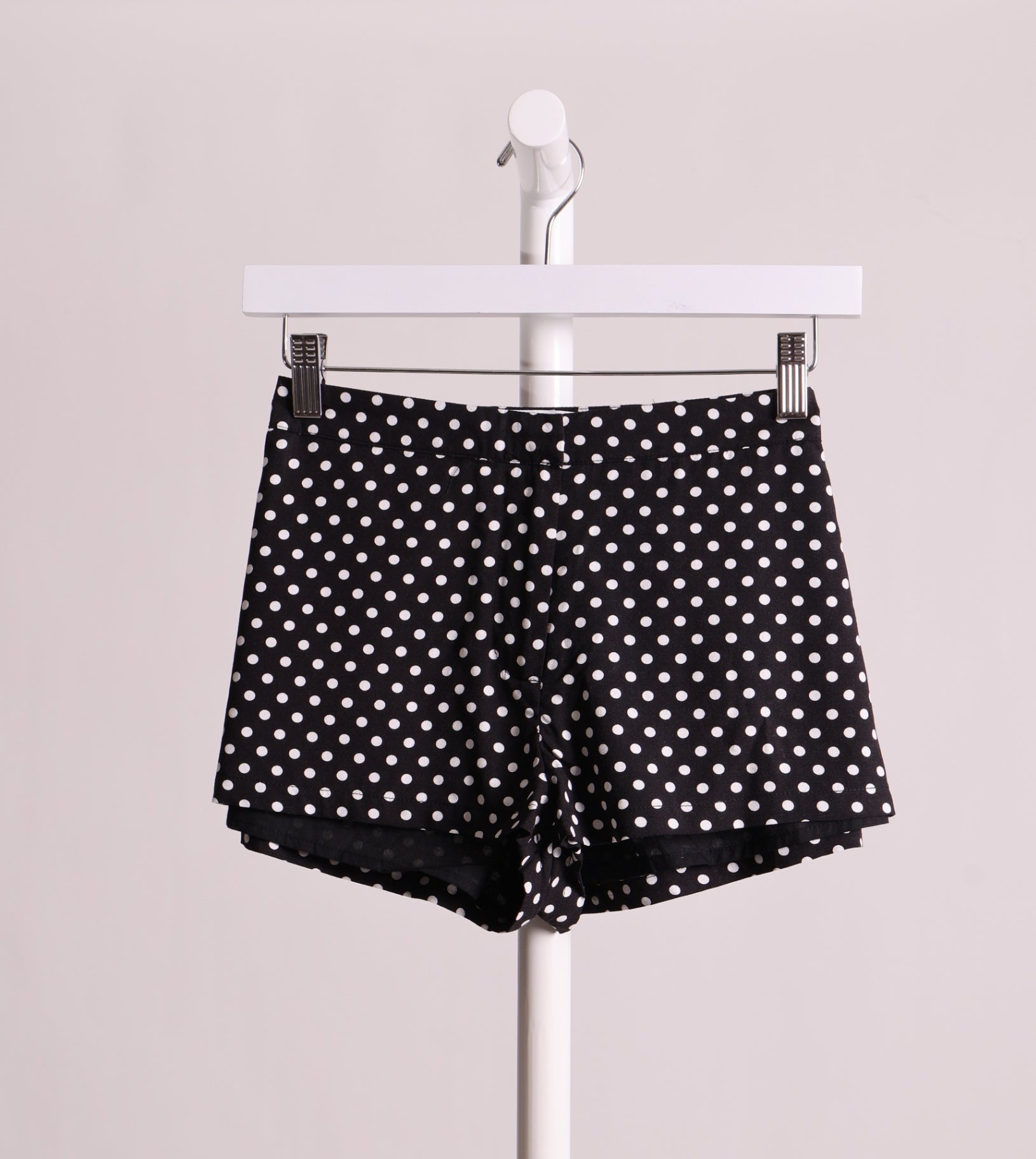 Short taille basse à pois