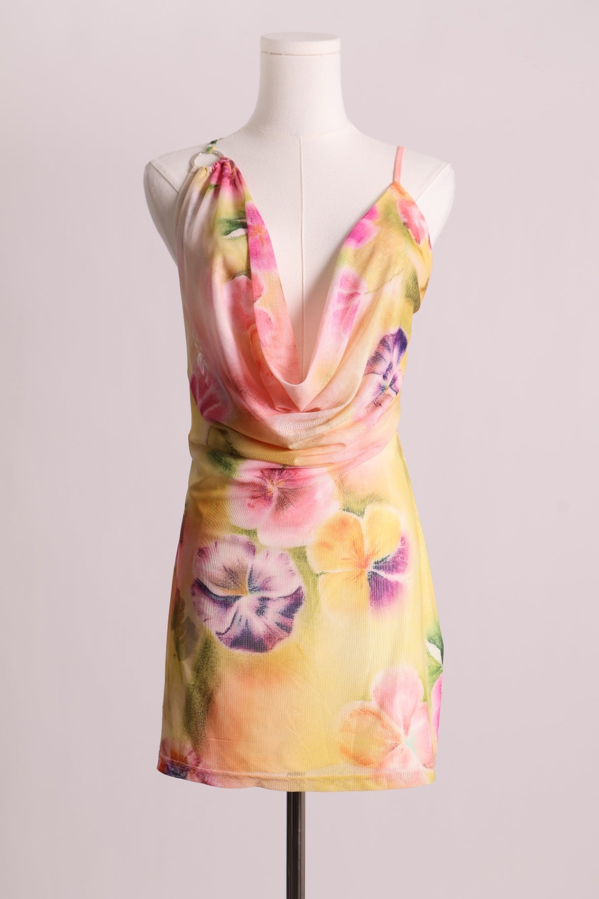 Robe courte en mesh avec motif de fleurs