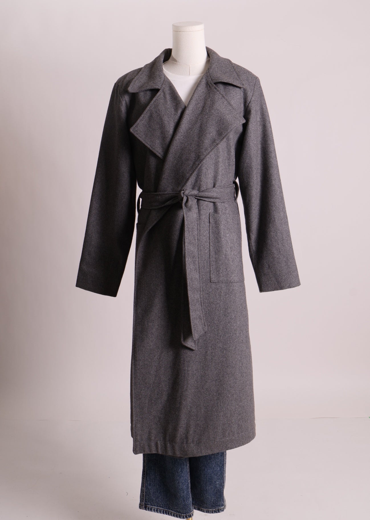Manteau en lainage doublé avec ceinture