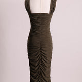Robe moulante et drapée sur les côtés