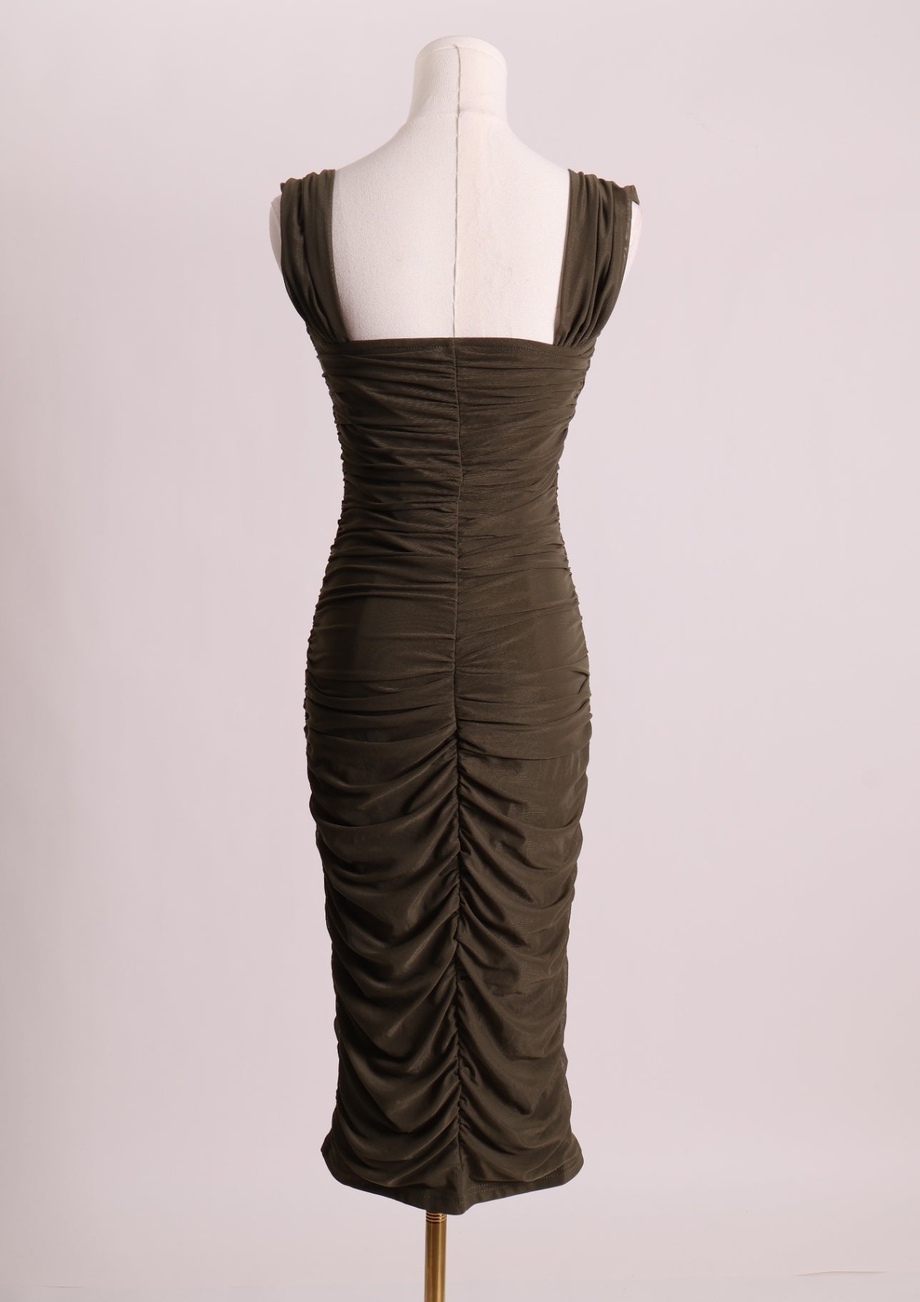 Robe moulante et drapée sur les côtés