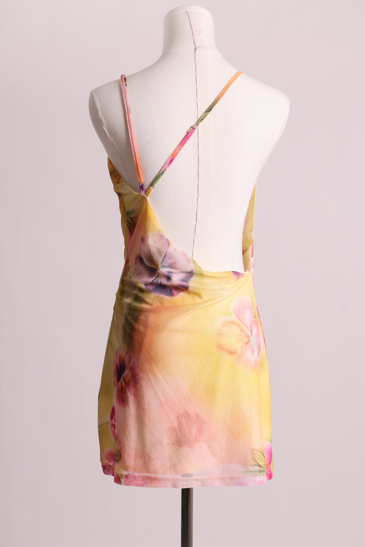 Robe courte en mesh avec motif de fleurs
