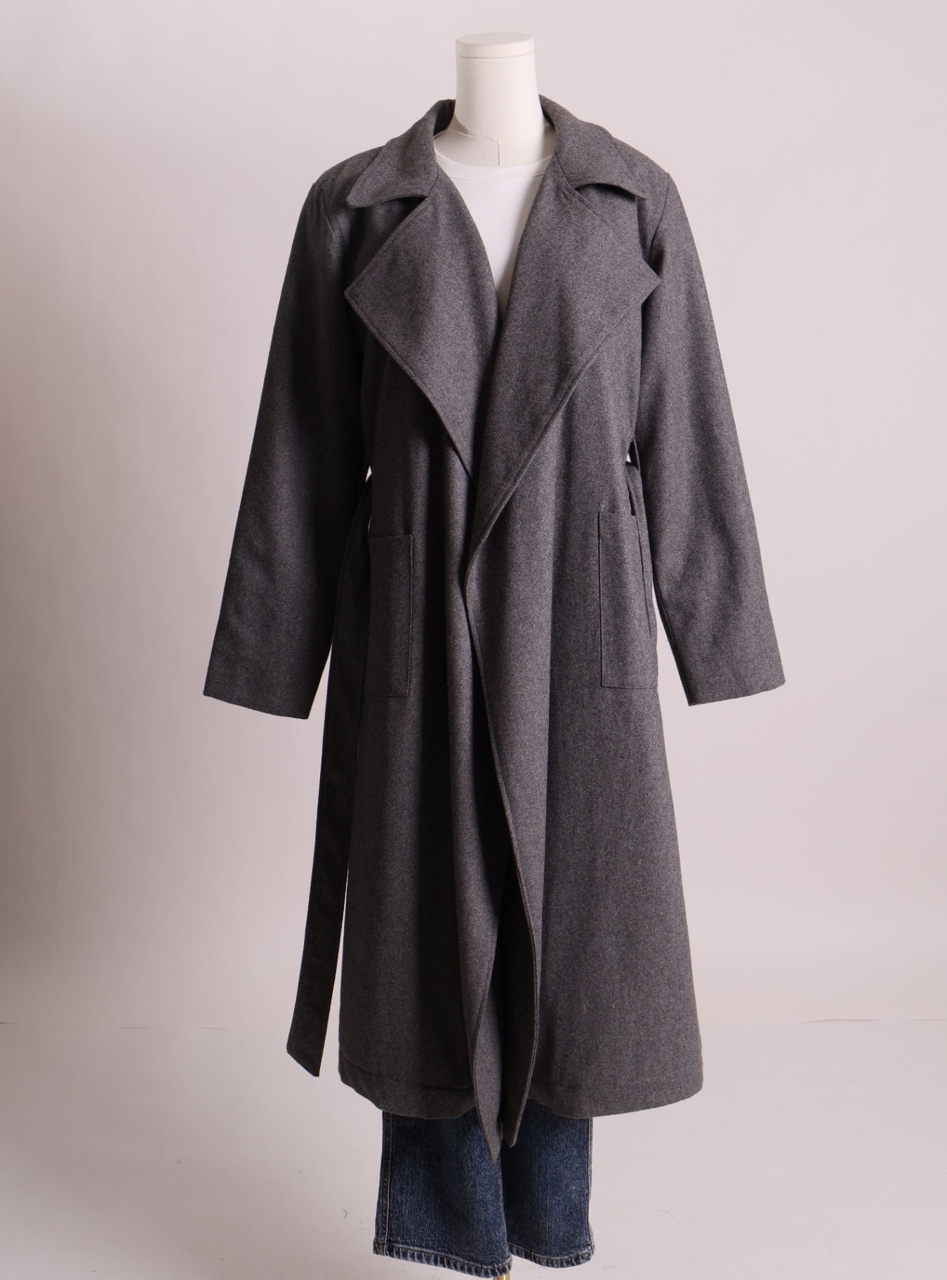 Manteau en lainage doublé avec ceinture