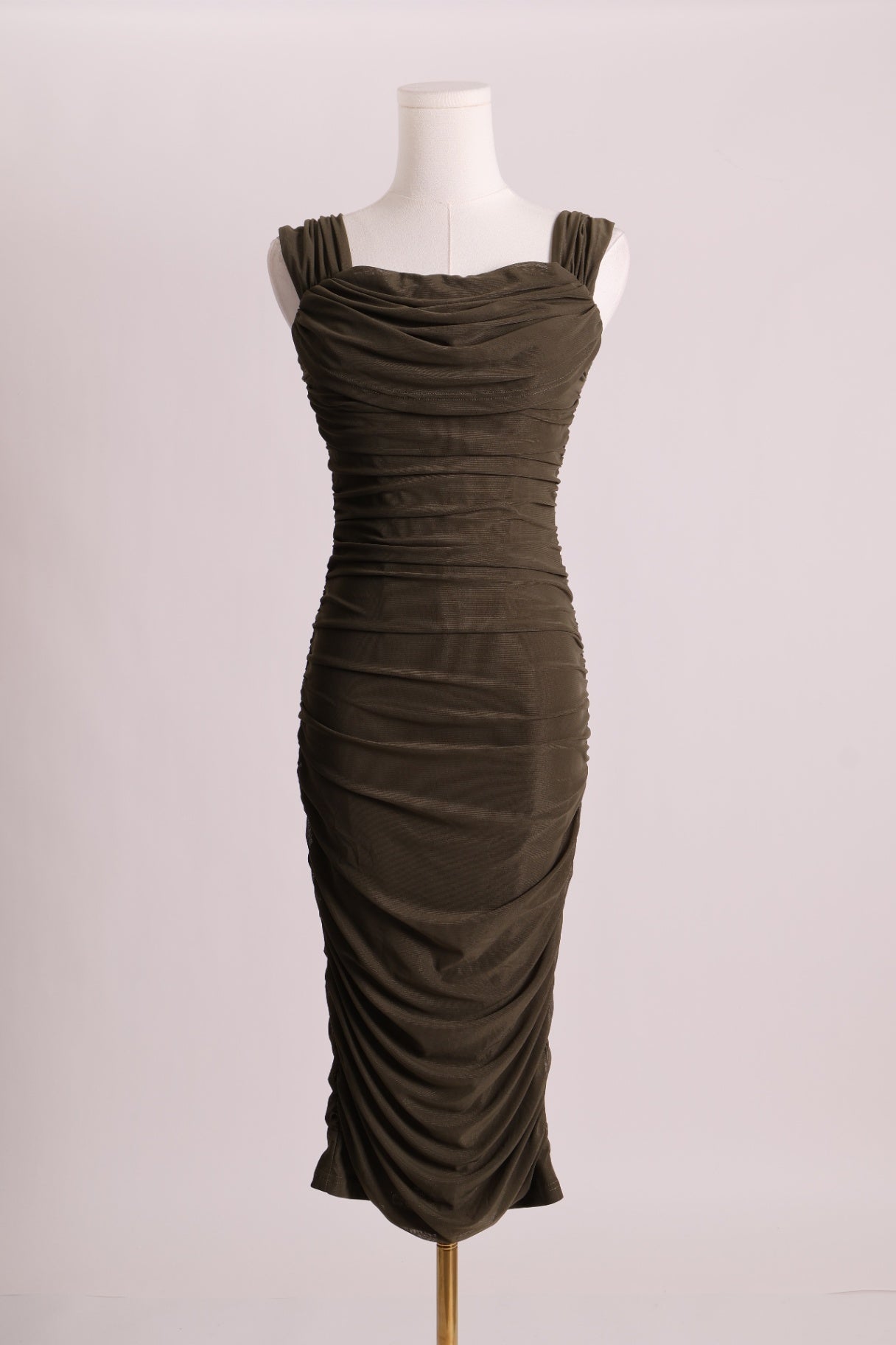 Robe moulante et drapée sur les côtés