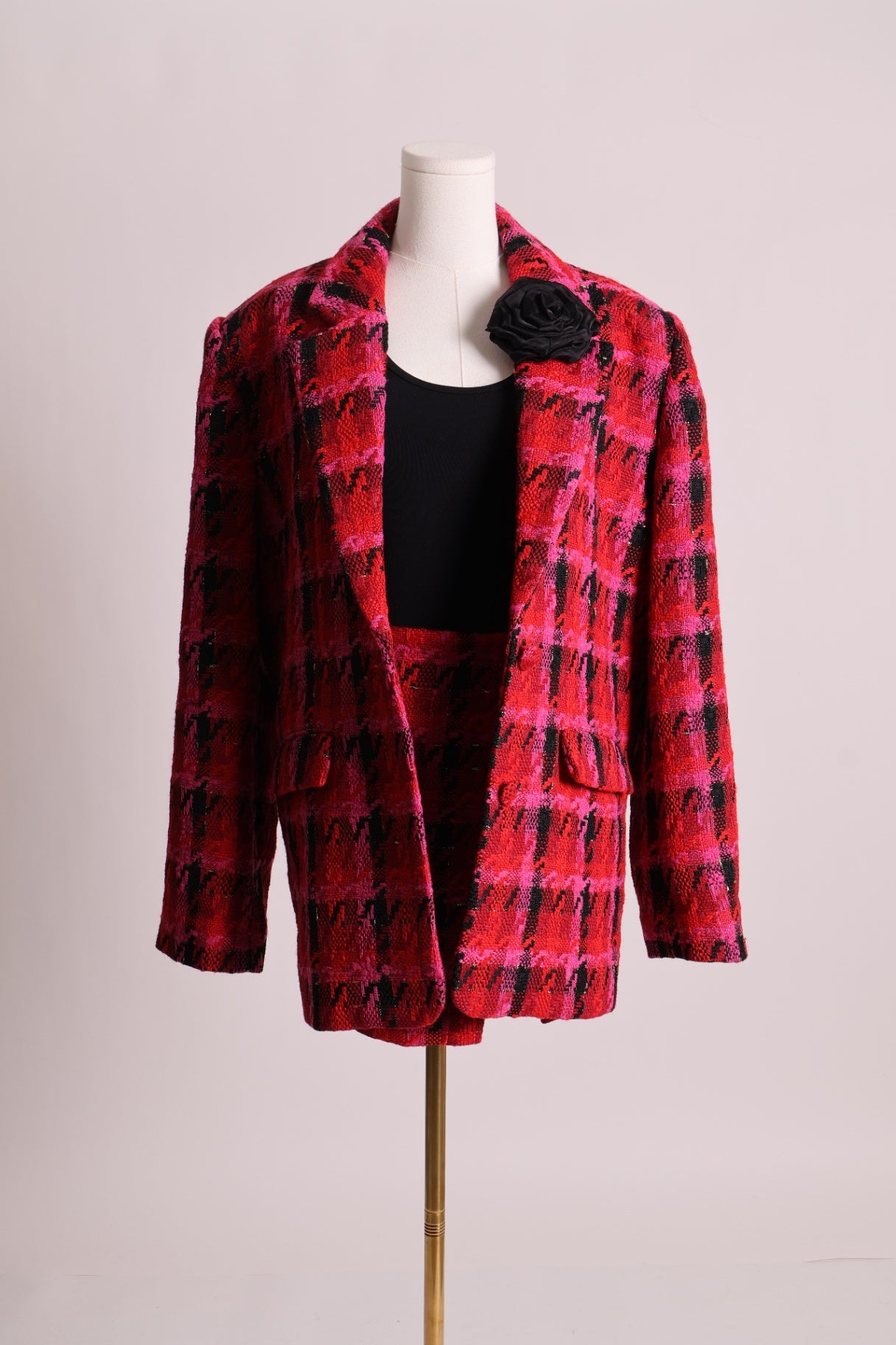 Ensemble veston et jupe en tweed avec motif pied-de-poule