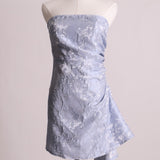 Robe courte sans manche avec motif de fleur brodé