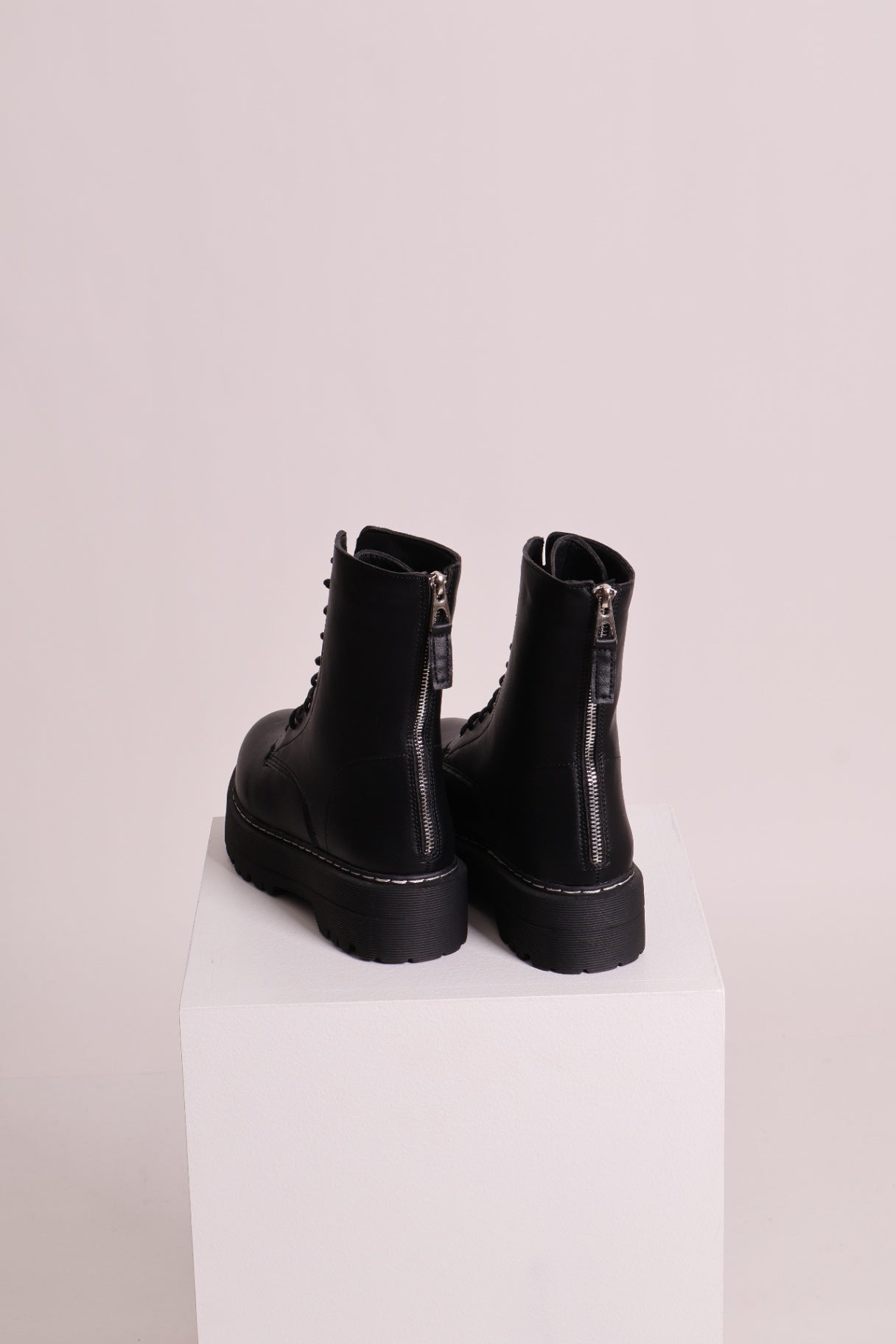 Bottes millitaires lacées à semelles épaisses