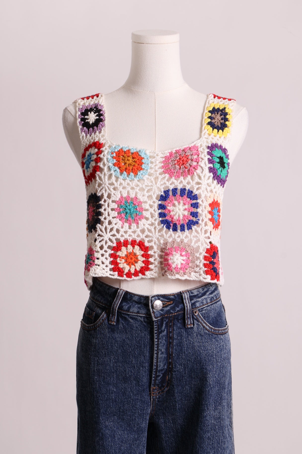 Camisole style crop-top en tricot avec motif de fleurs