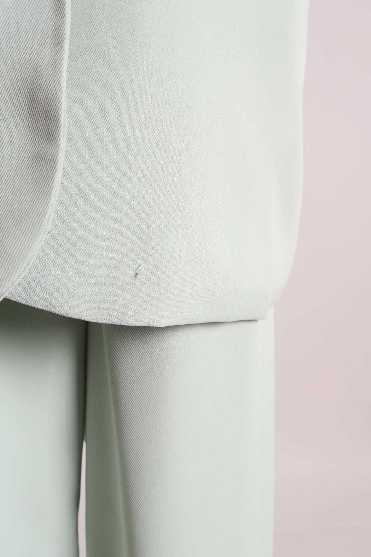 Ensemble avec veston sans manche et pantalon à coupe droite