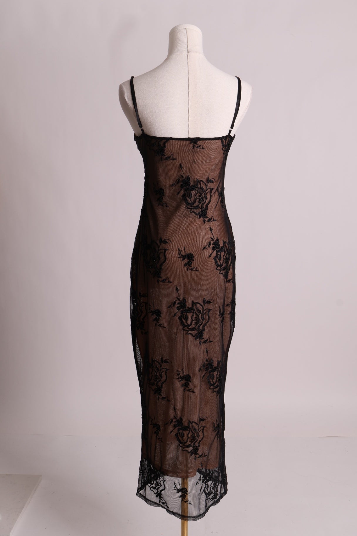 Robe midi avec broderies florales sur mesh transparent