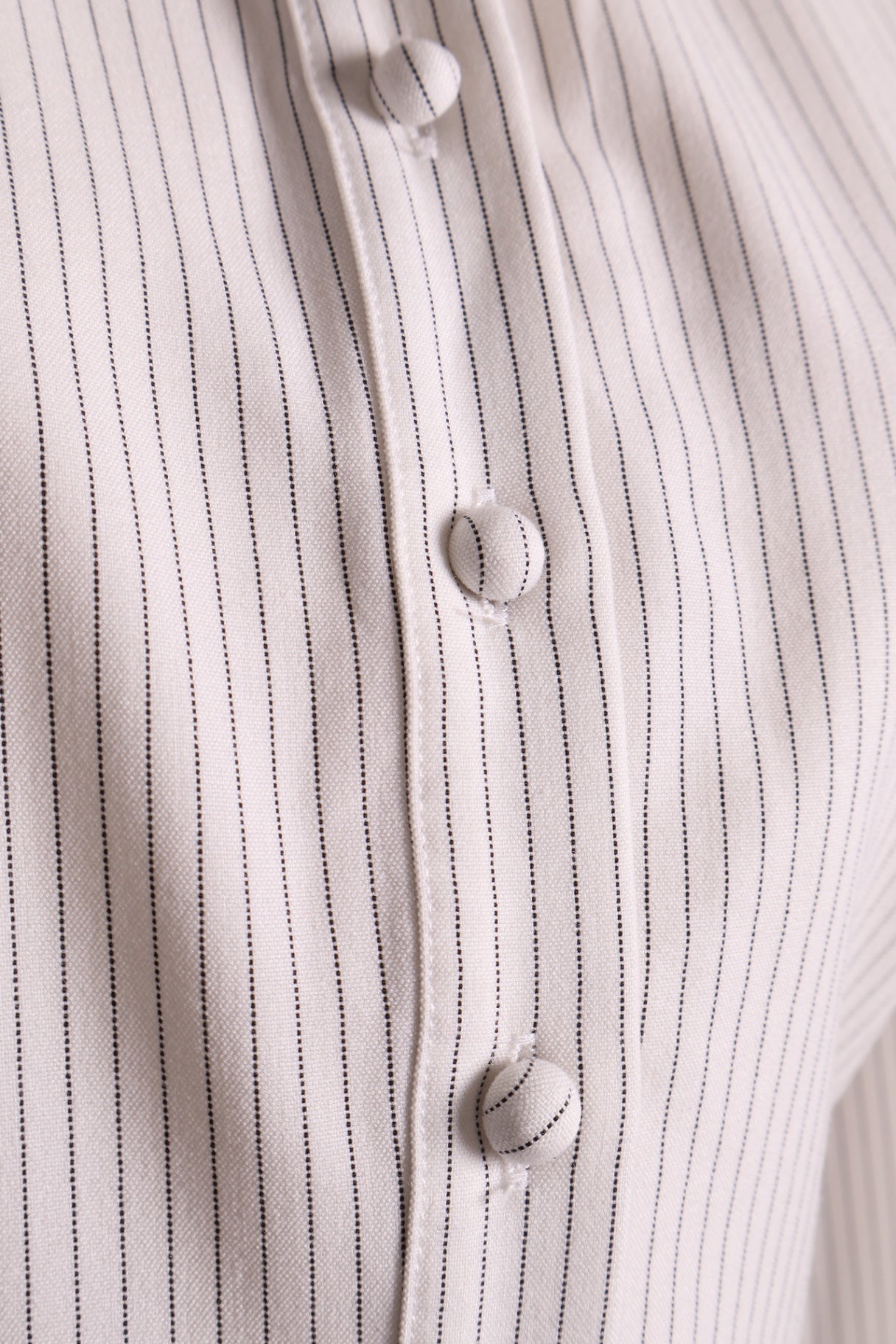 Chemise rayée avec un col classique et bras large
