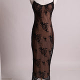 Robe midi avec broderies florales sur mesh transparent