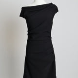 Robe courte avec décolleté drapé