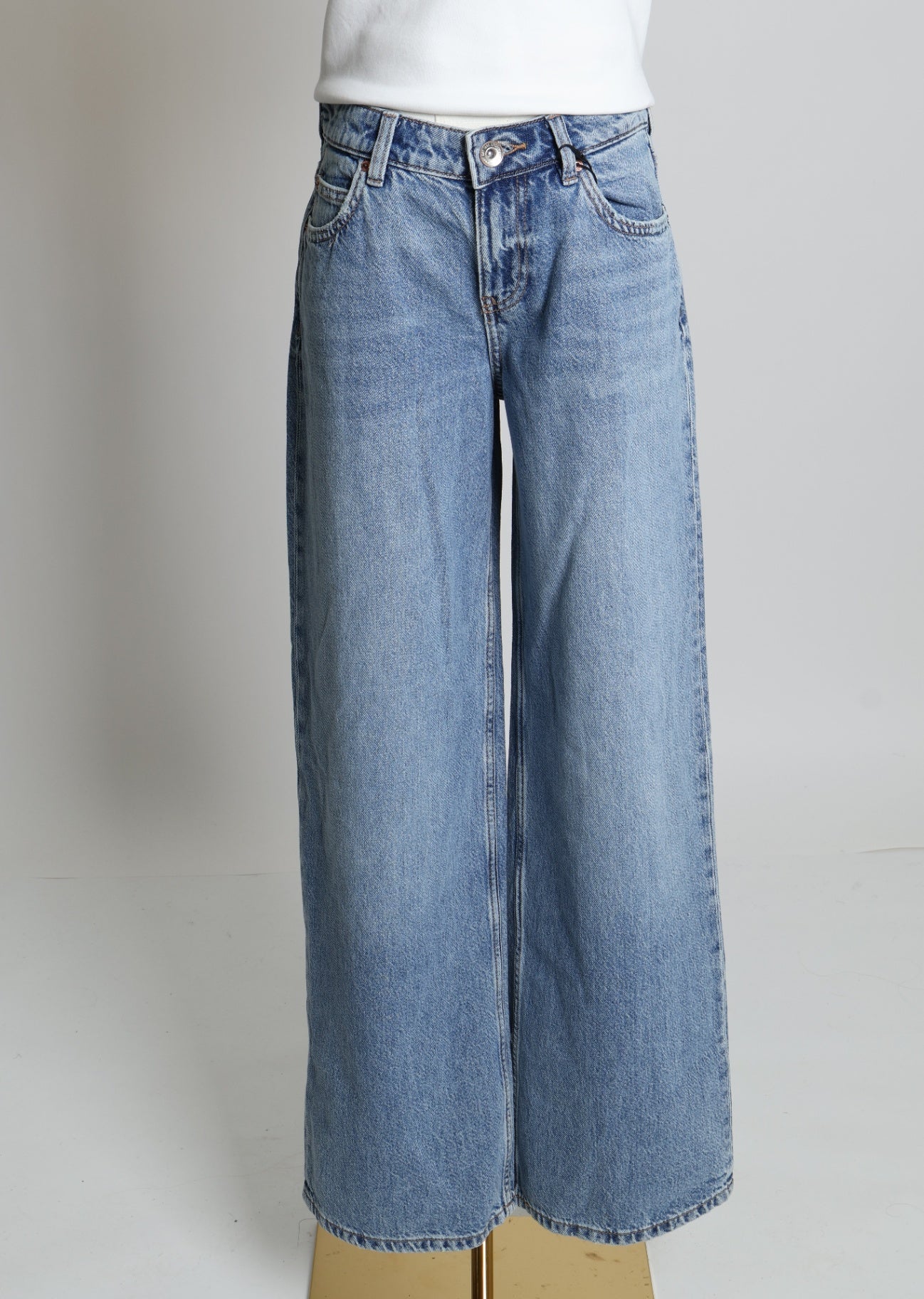 Jean taille basse avec jambes larges
