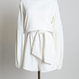 Combishort avec manches bouffantes et ceinture