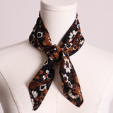 Foulard avec motif fleuri
