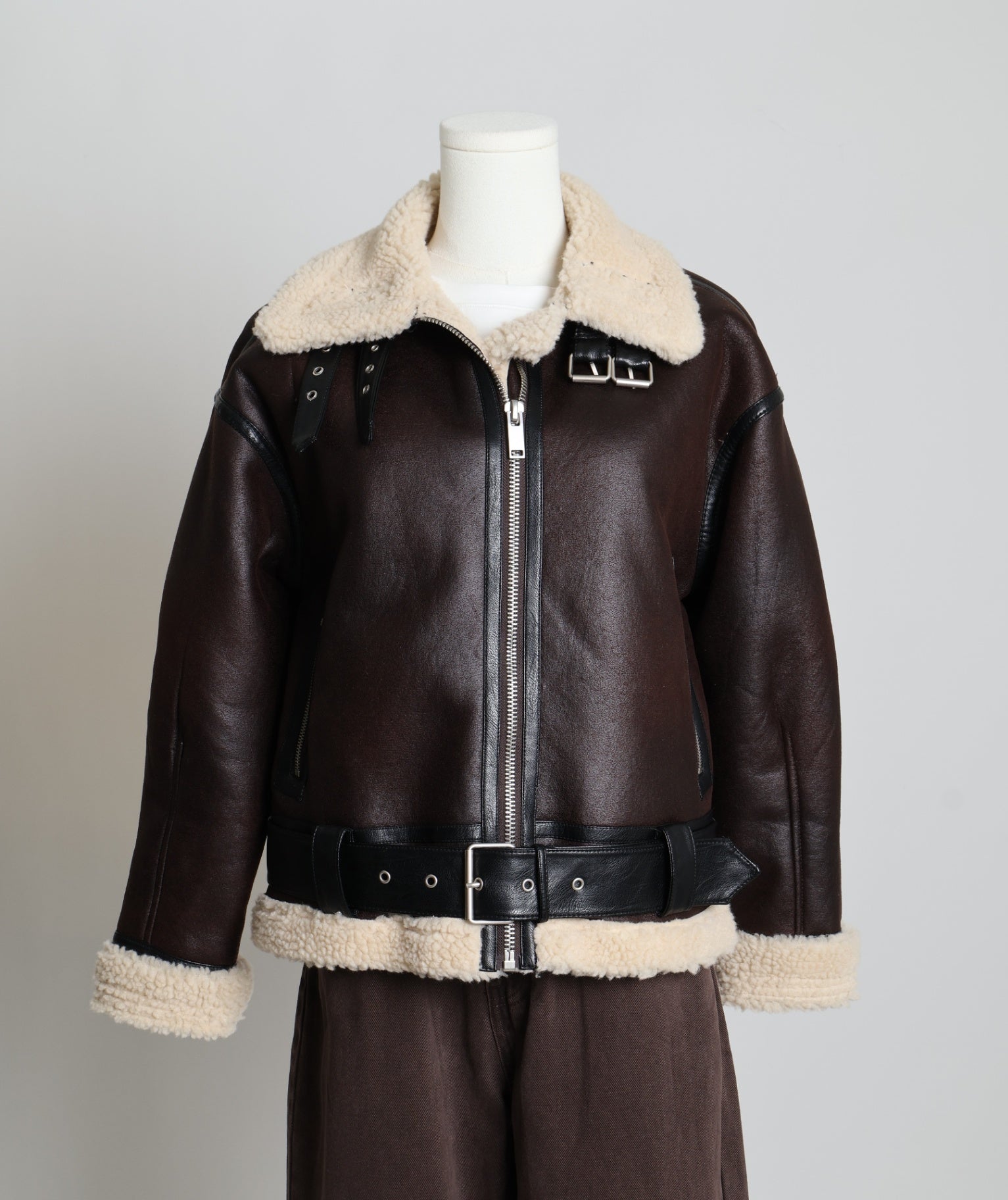 Manteau aviateur en similicuir doublée de sherpa
