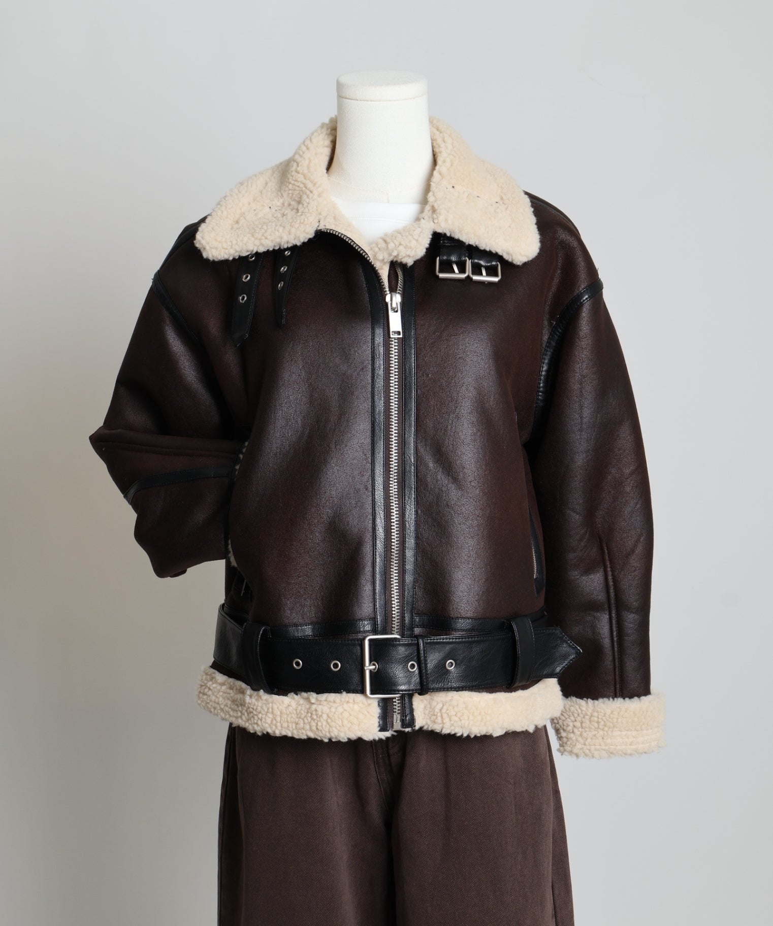 Manteau aviateur en similicuir doublée de sherpa