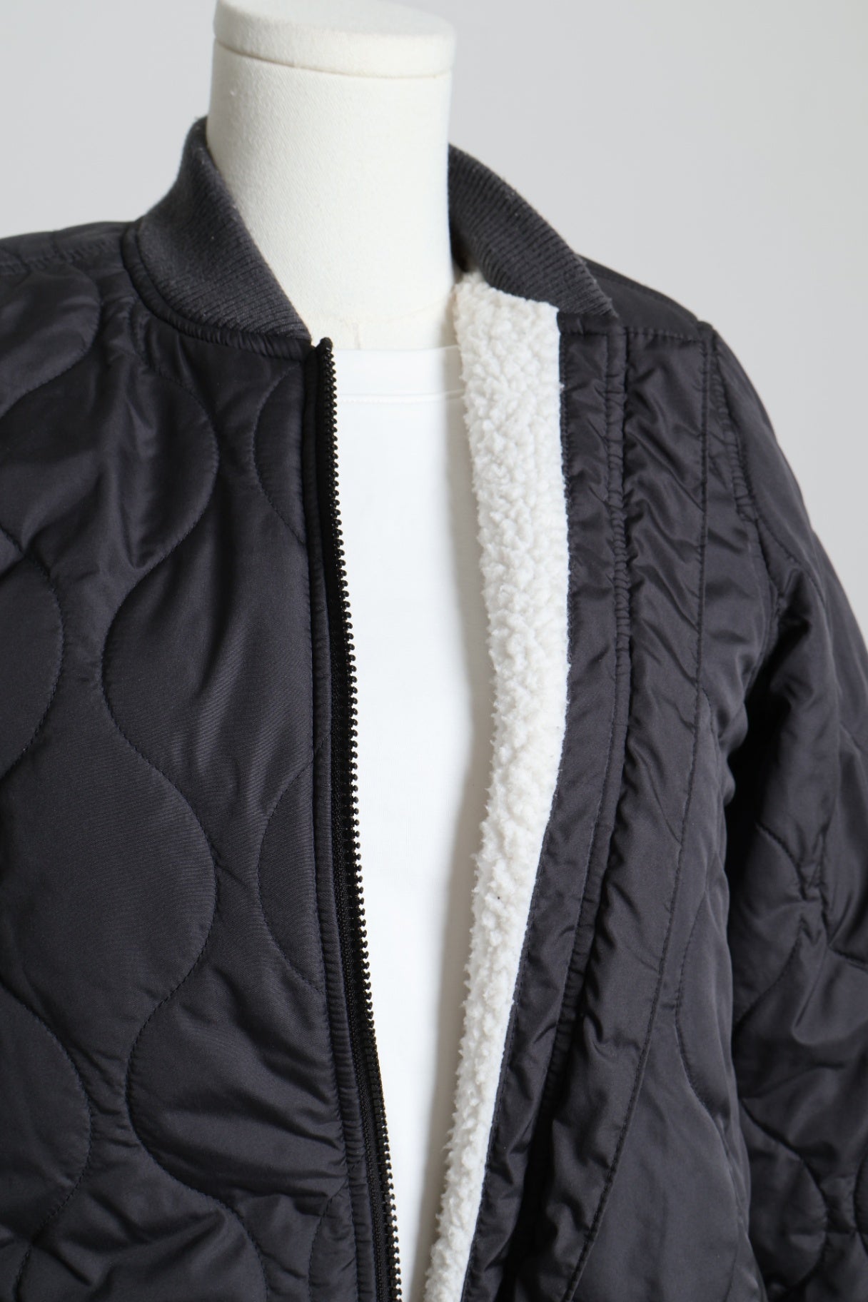 Manteau mi-saison matelassé doublé en sherpa