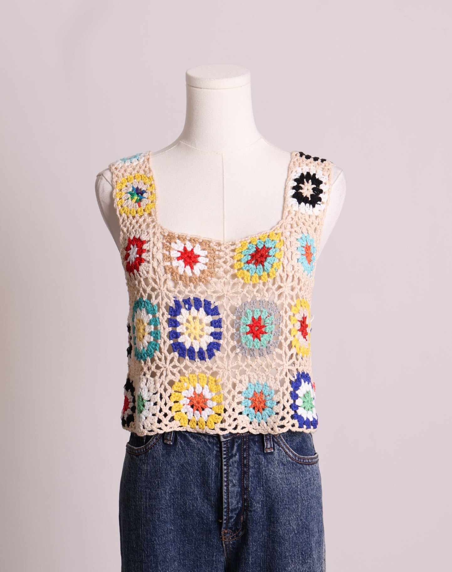 Camisole style crop-top en tricot avec motif de fleurs