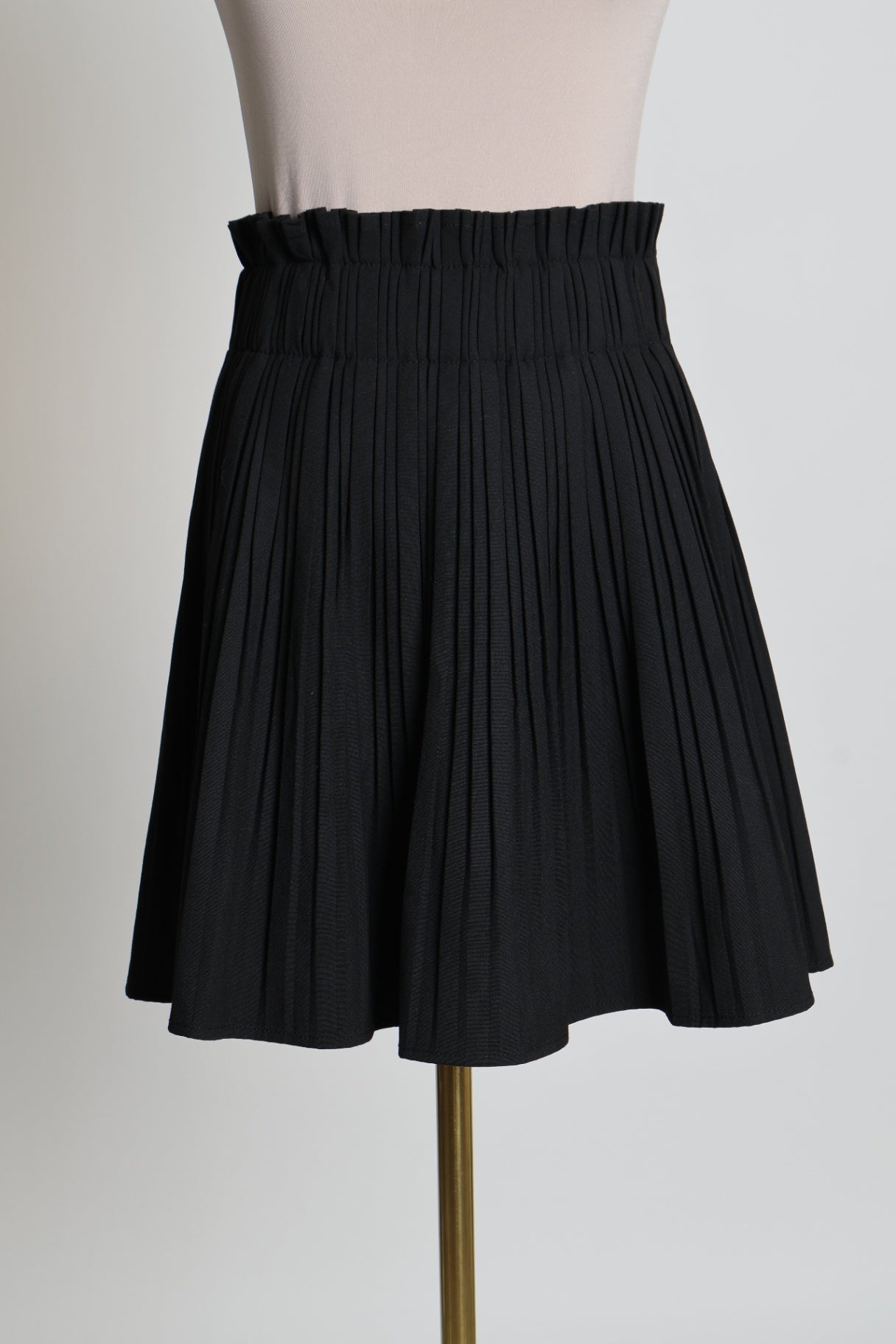 Jupe taille haute à plis avec short intégré