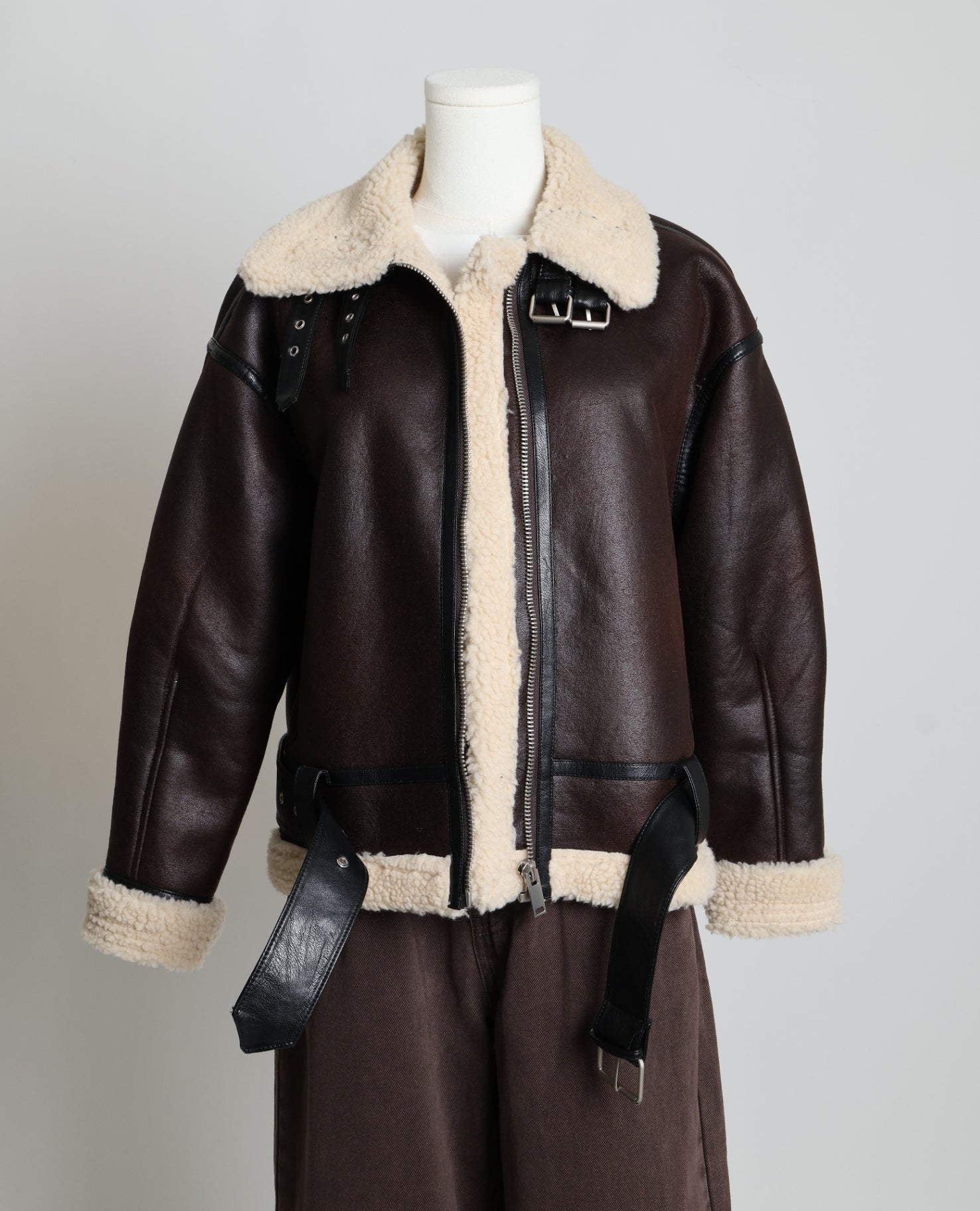 Manteau aviateur en similicuir doublée de sherpa