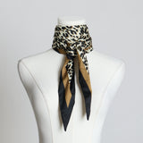 Foulard en losange à motif léopard