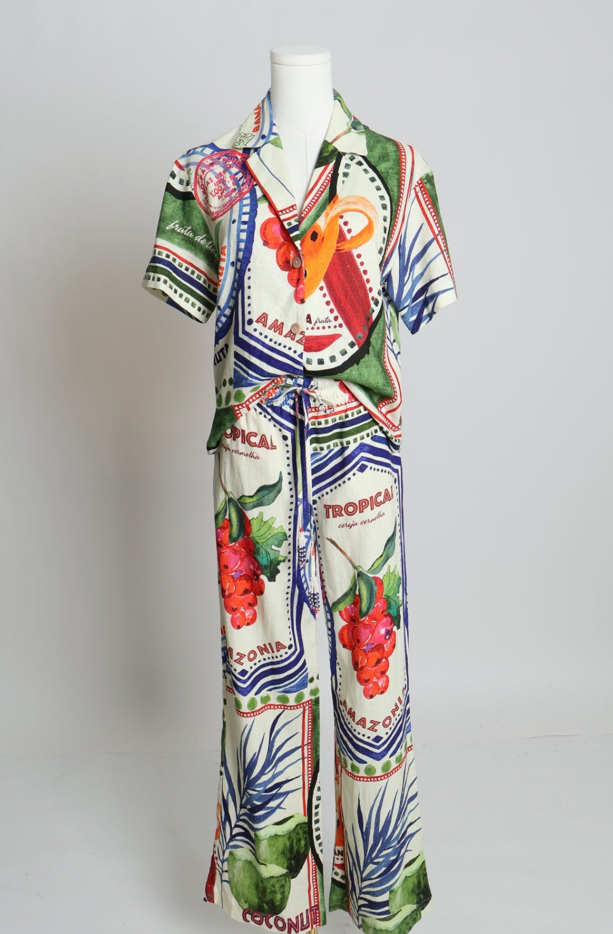 Ensemble en lin avec imprimé coloré tropicaux