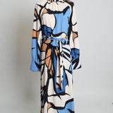 Robe longue à motifs abstraits avec ceinture assortie