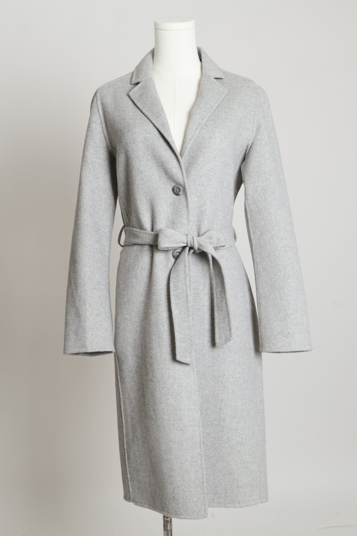 Manteau long noué avec boutons