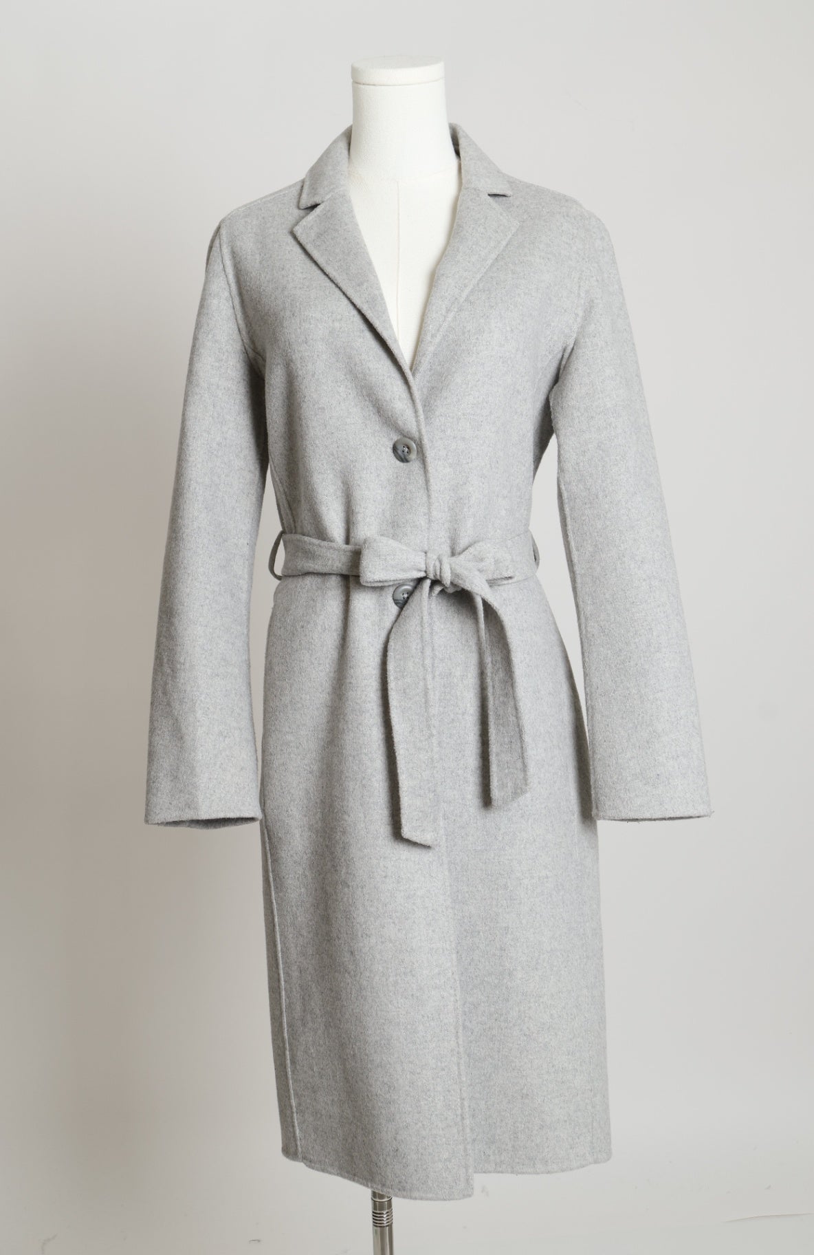 Manteau long noué avec boutons