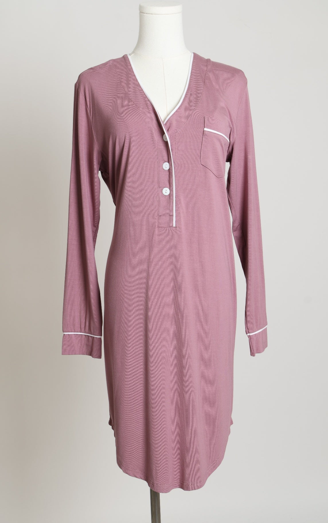 Robe de nuit manches longues avec boutons