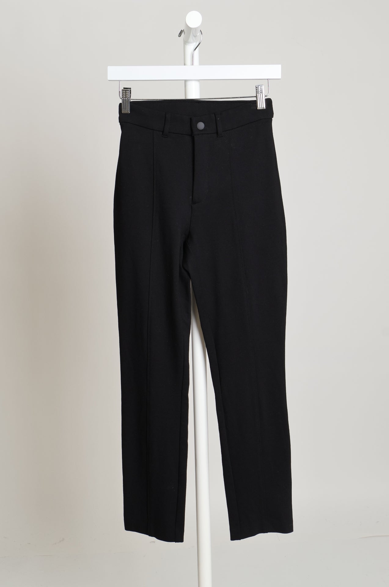 Pantalon propre noir coupe droite taille haute