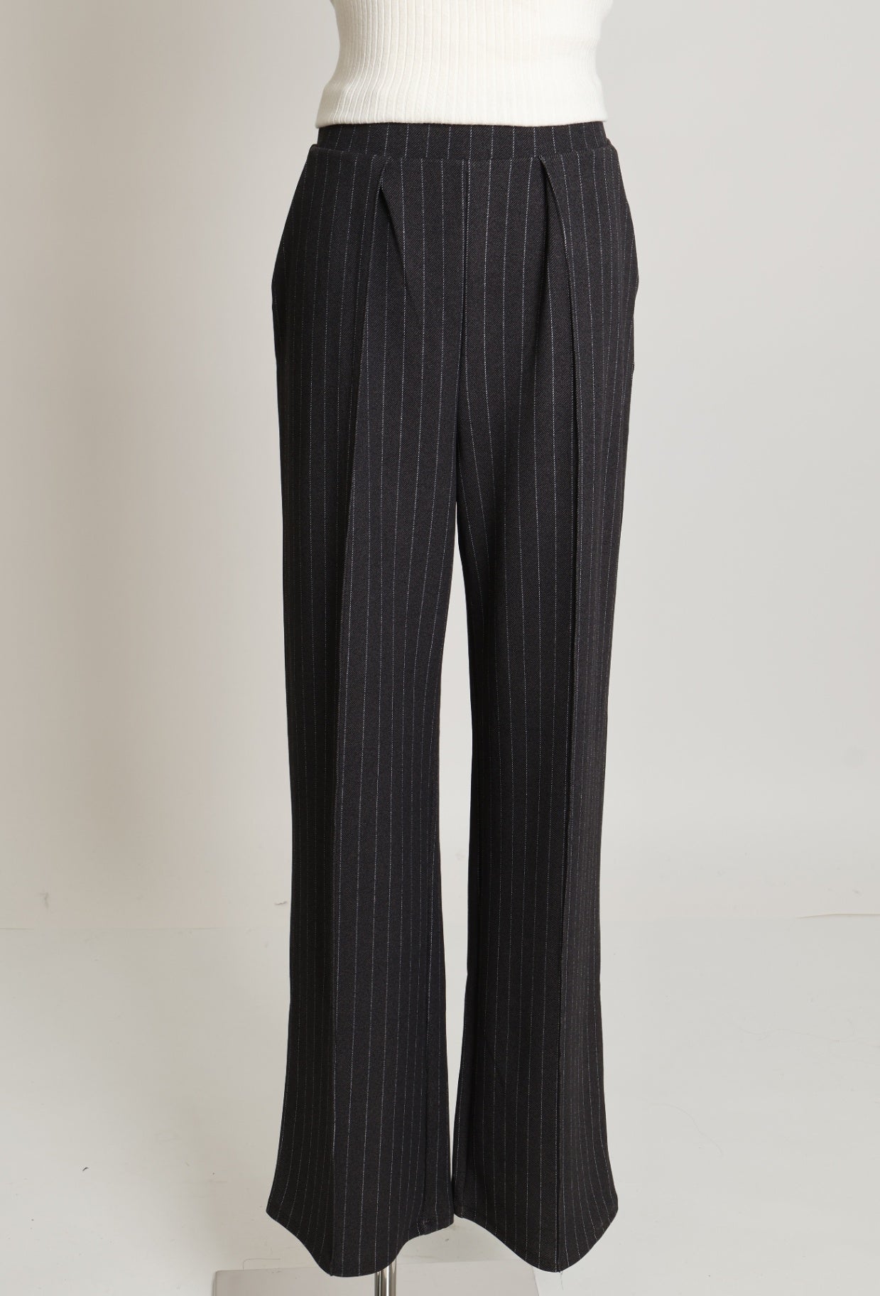 Pantalon jambes larges à rayures fines