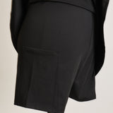 Robe de sport noir avec détail blanc et short intégré