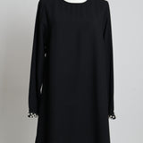 Robe avec poignets ornés de perles