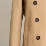 Manteau propre avec boutons