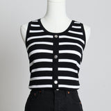 Camisole en tricot rayé avec boutons argentés