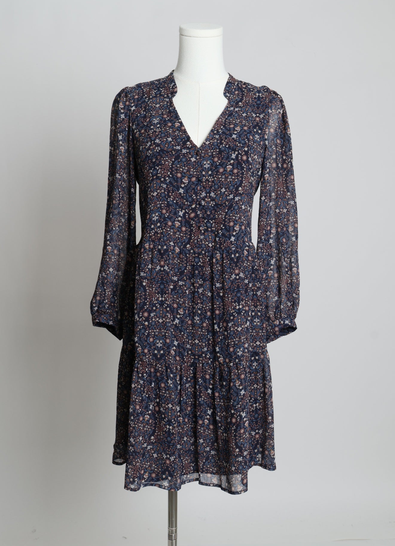 Robe à motif floral et à manches transparentes