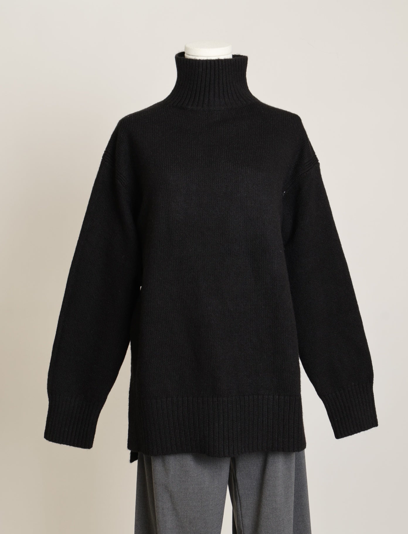 Chandail long en tricot avec col montant côtelé