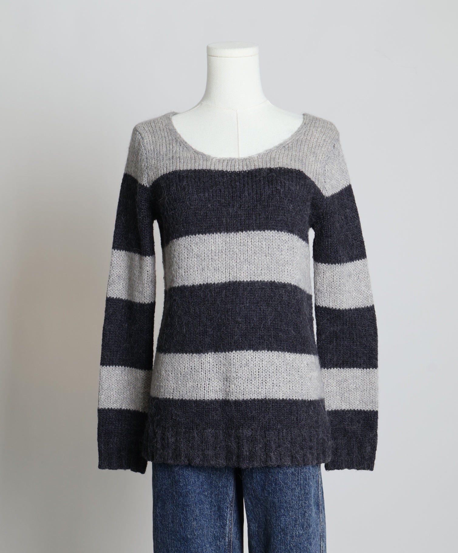 Pull rayé avec une encolure arrondie