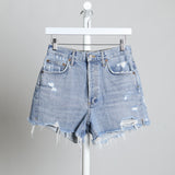 Short avec ourlets effilochés