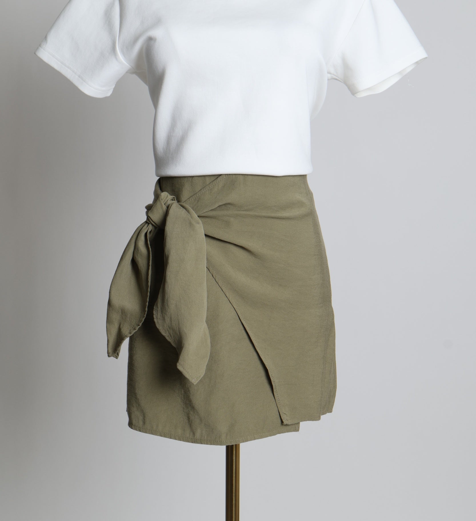 Jupe-short avec noeud à noué à l'avant