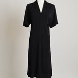 Robe à manches courtes et col en V